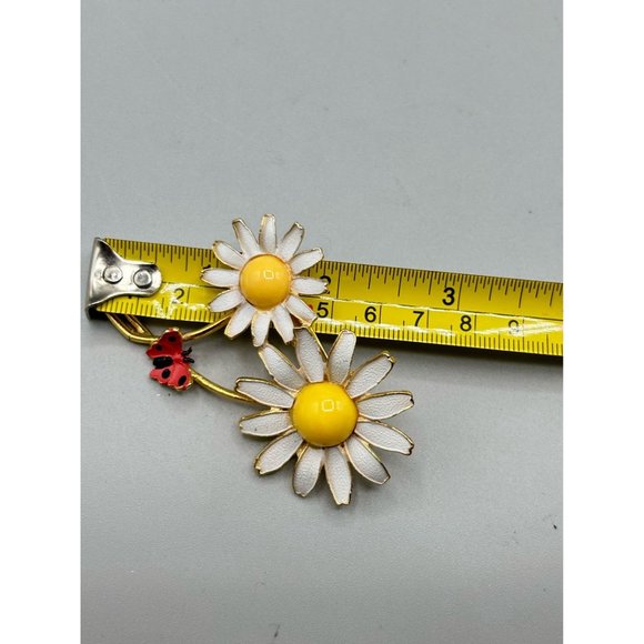 Vintage Daisy Pin Brooch 70s Enamel Flowers with Lady Bug Gold Tone White Enamel - Picture 12 of 13